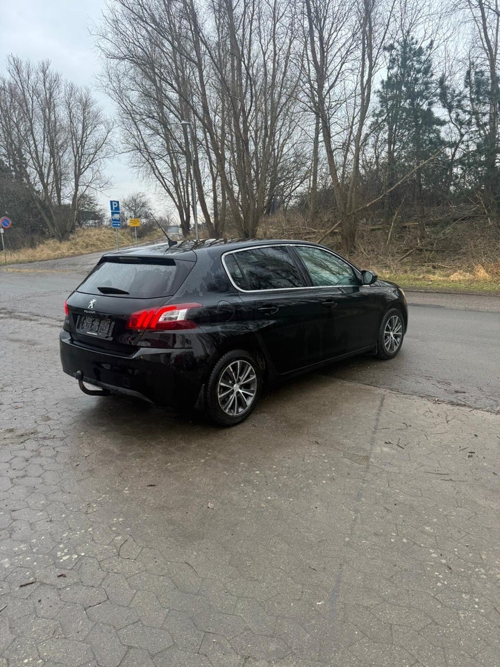 Peugeot 308 1,2 e-THP 130 Style 5d