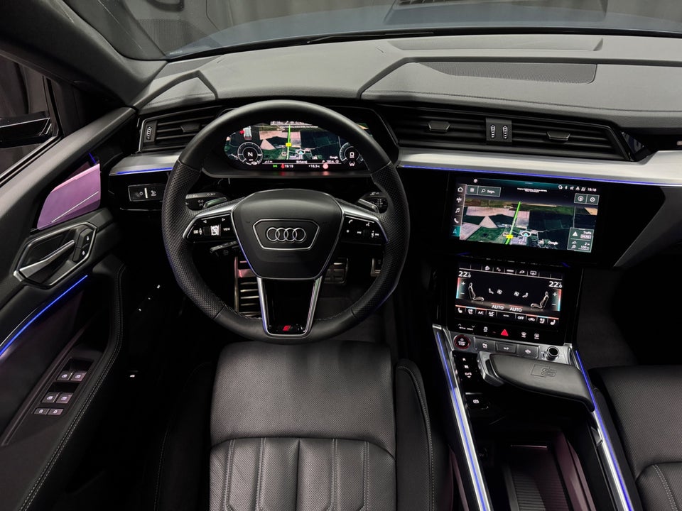 Audi SQ8 e-tron quattro 5d
