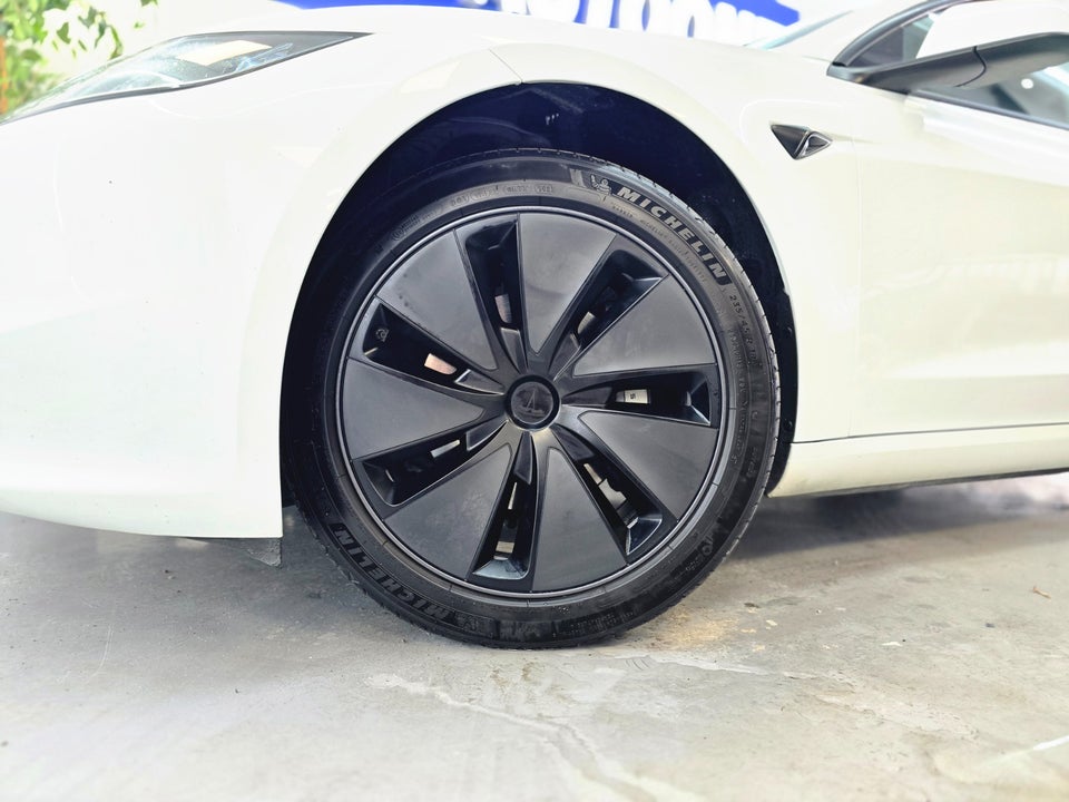 Tesla Model 3 Long Range AWD 4d