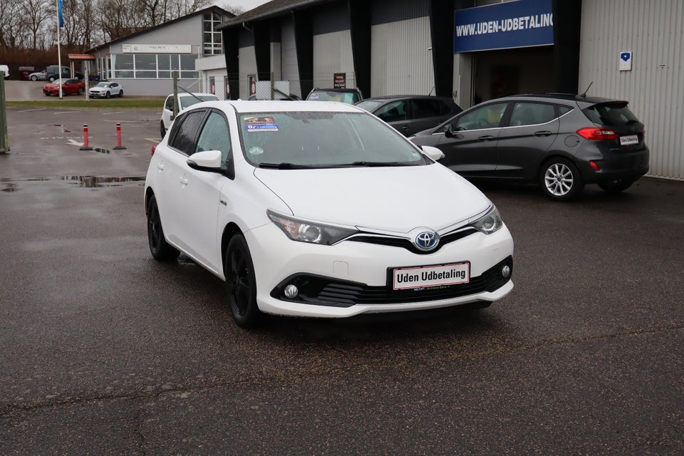 Toyota Auris 1,8 Hybrid Executive CVT 5d