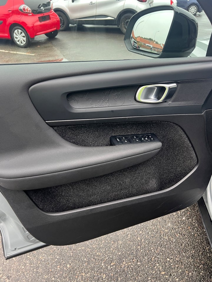 Volvo XC40 ReCharge Extended Range Plus 5d