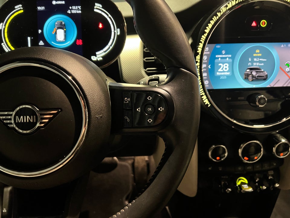 MINI Cooper SE Essential 3d