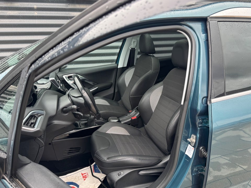 Peugeot 2008 1,6 BlueHDi 100 Allure Sky 5d