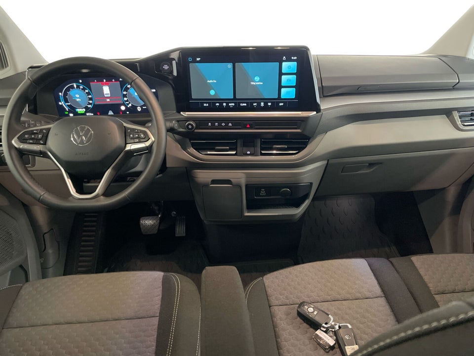 VW e-Caravelle 64 Life SWB