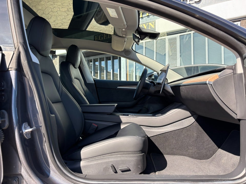 Tesla Model 3 Standard Range+ RWD 4d