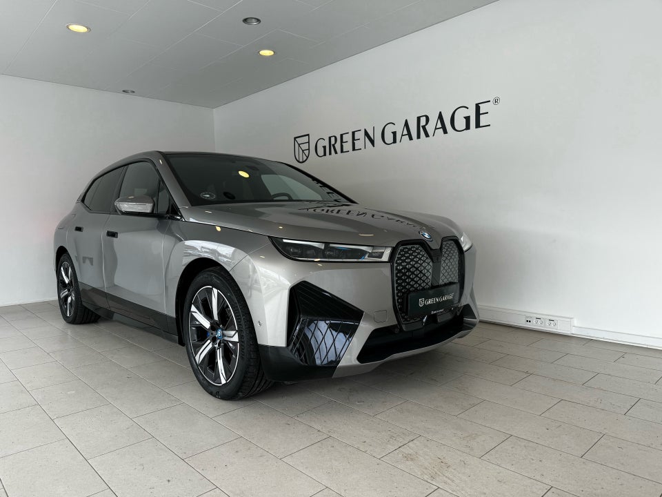 BMW iX xDrive40 Fully Charged Sport 5d