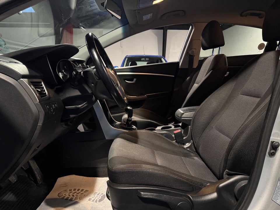 Hyundai i30 1,6 CRDi 110 Comfort Eco 5d