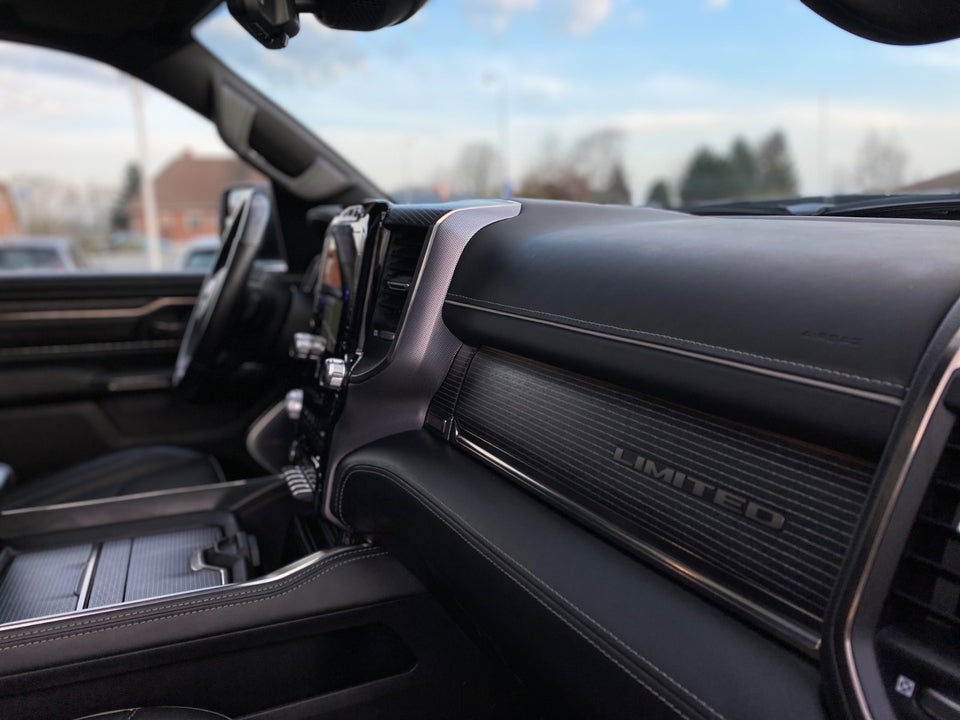 Dodge RAM 1500 5,7 V8 Hemi Limited Night aut. 4d