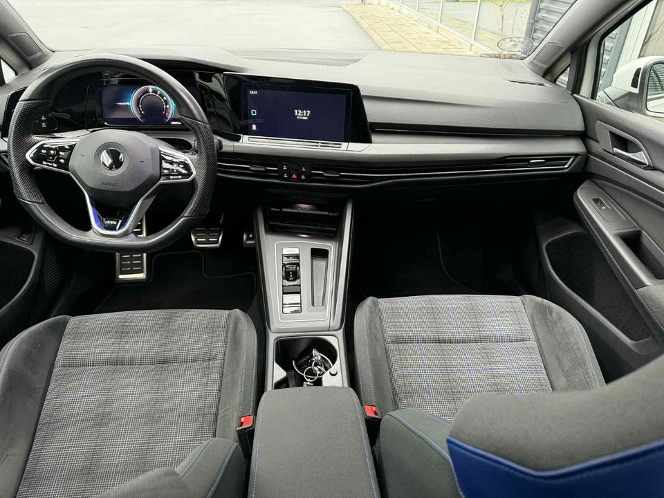 VW Golf VIII 1,4 GTE DSG 5d