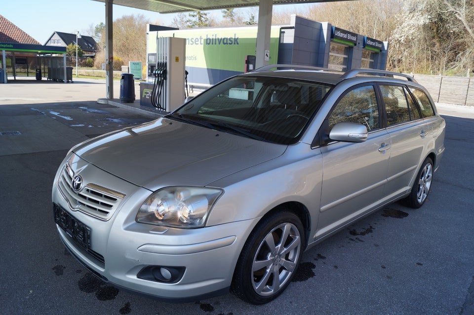 Toyota Avensis 2,4 Executive aut. 5d