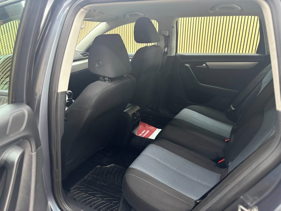 VW Passat 1,6 TDi 105 Comfortline BMT 4d