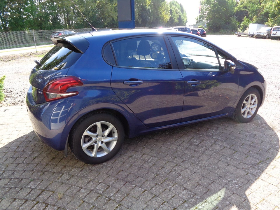 Peugeot 208 1,6 BlueHDi 100 More Sky 5d