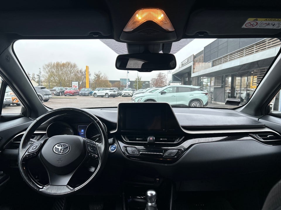 Toyota C-HR 1,8 Hybrid Premium Selected CVT 5d