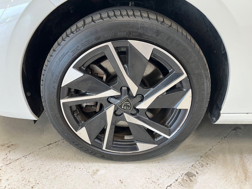 Peugeot 308 1,6 Hybrid First Selection+ EAT8 5d