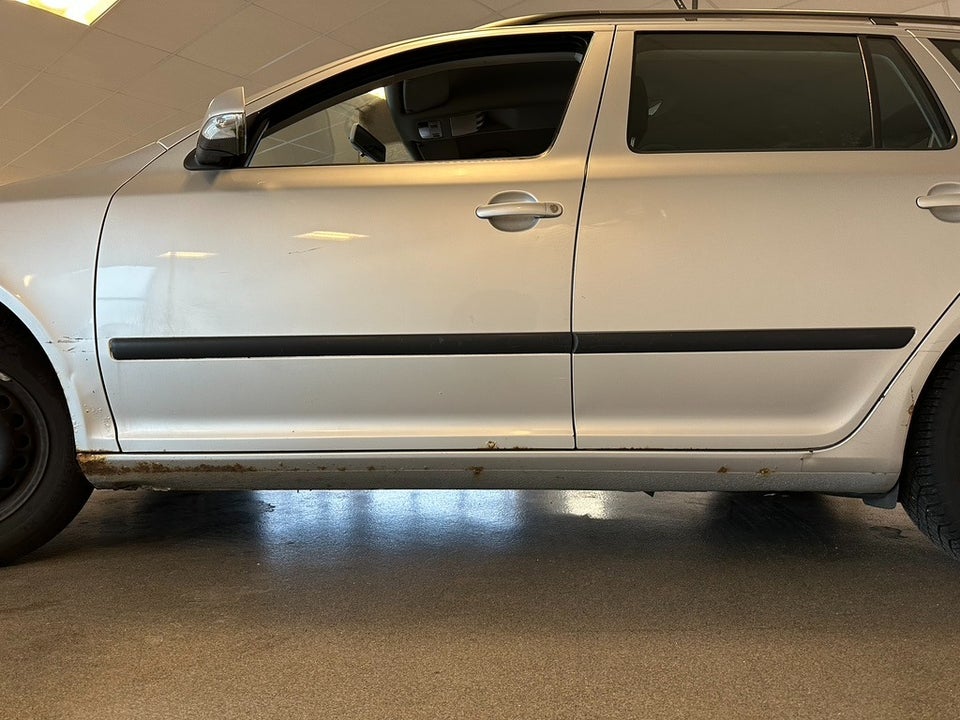 Skoda Octavia 1,6 Ambiente Combi 5d