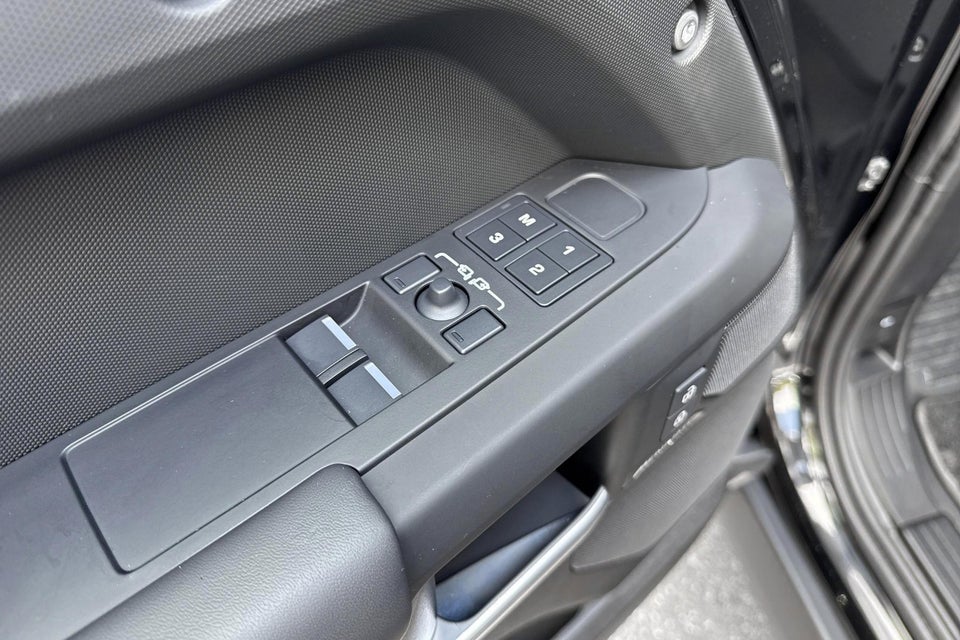 Land Rover Defender 90 3,0 D250 Hard Top X-Dynamic SE aut. Van 3d