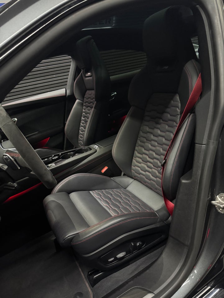 Audi RS e-tron GT quattro 4d