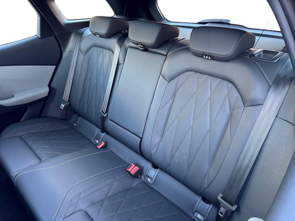 Ford Explorer 79 Premium Extended Range 5d