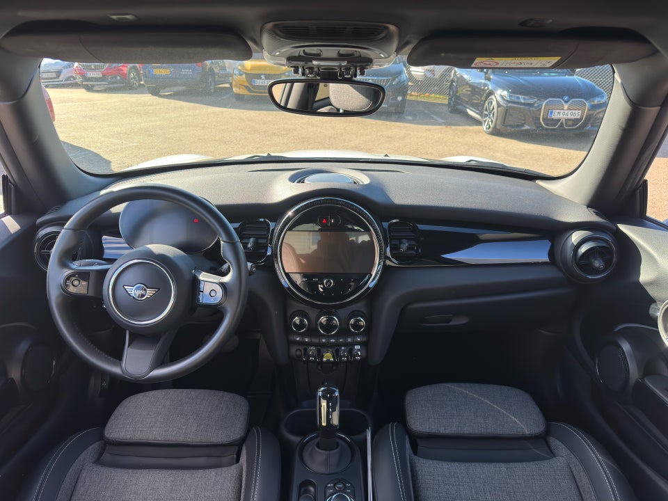 MINI Cooper SE Essential 3d