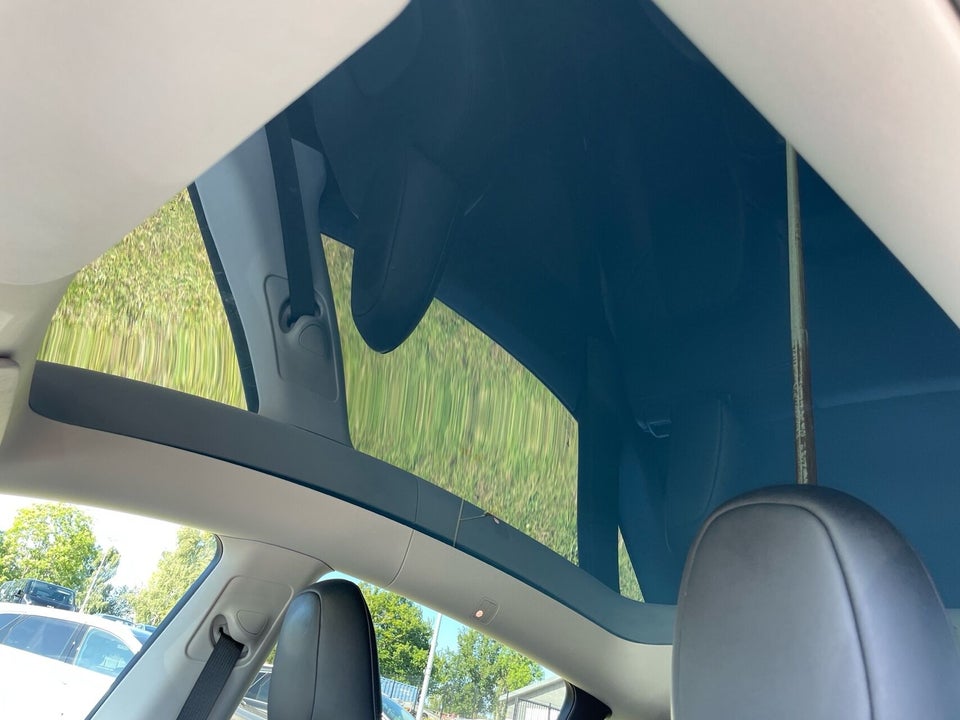 Tesla Model Y Long Range AWD 5d