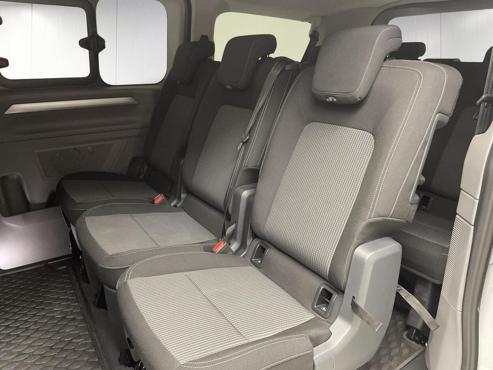 VW e-Caravelle 64 Style SWB