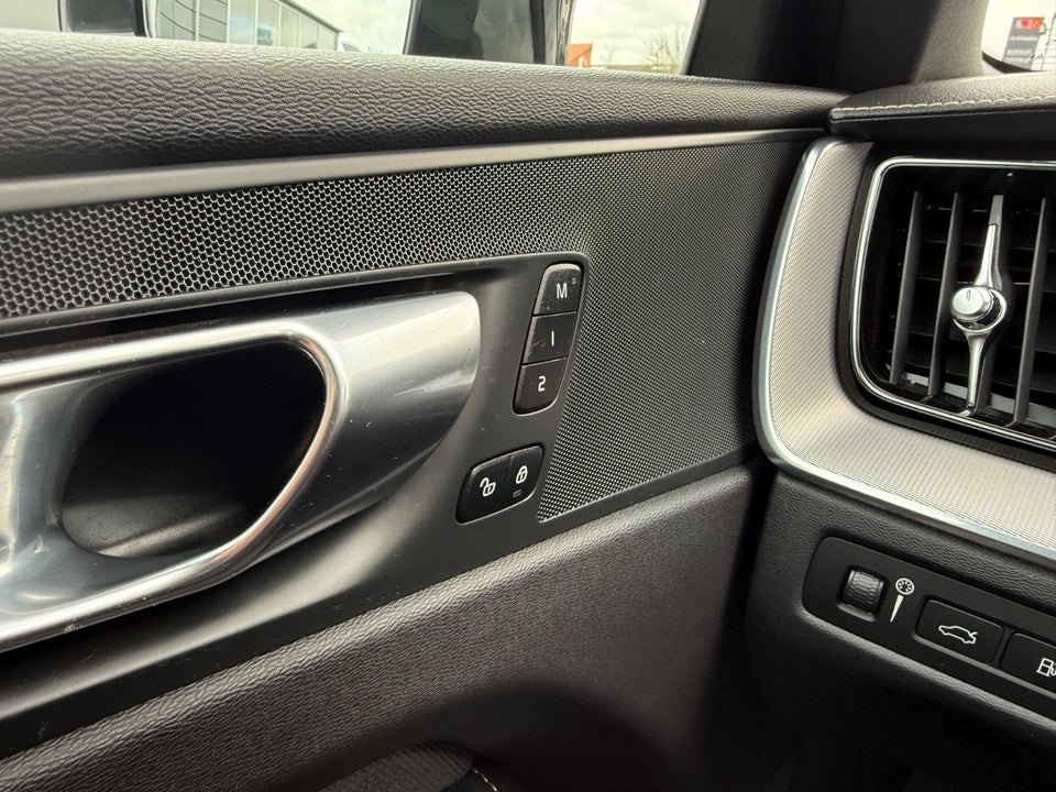 Volvo XC60 2,0 T6 ReCharge R-Design aut. AWD Van 5d