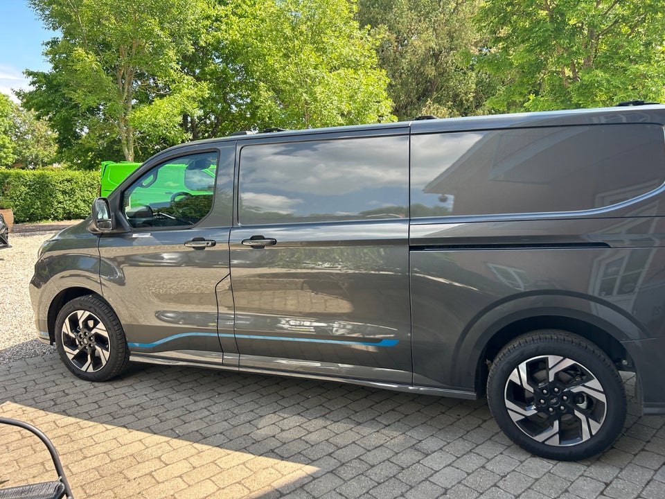 Ford Transit Custom 320 L2 2,0 EcoBlue Sport aut.