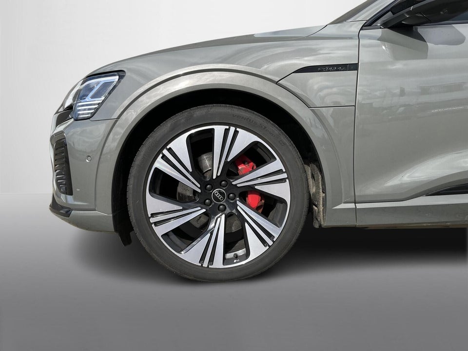 Audi Q8 e-tron 55 S-line quattro 5d
