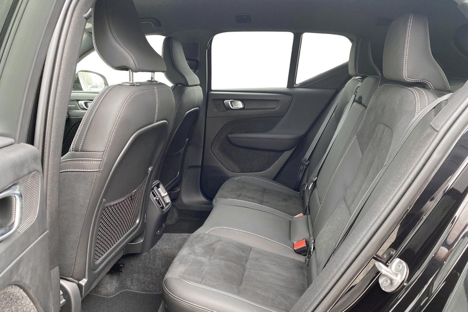Volvo EX40 Extended Range Black Edition 5d