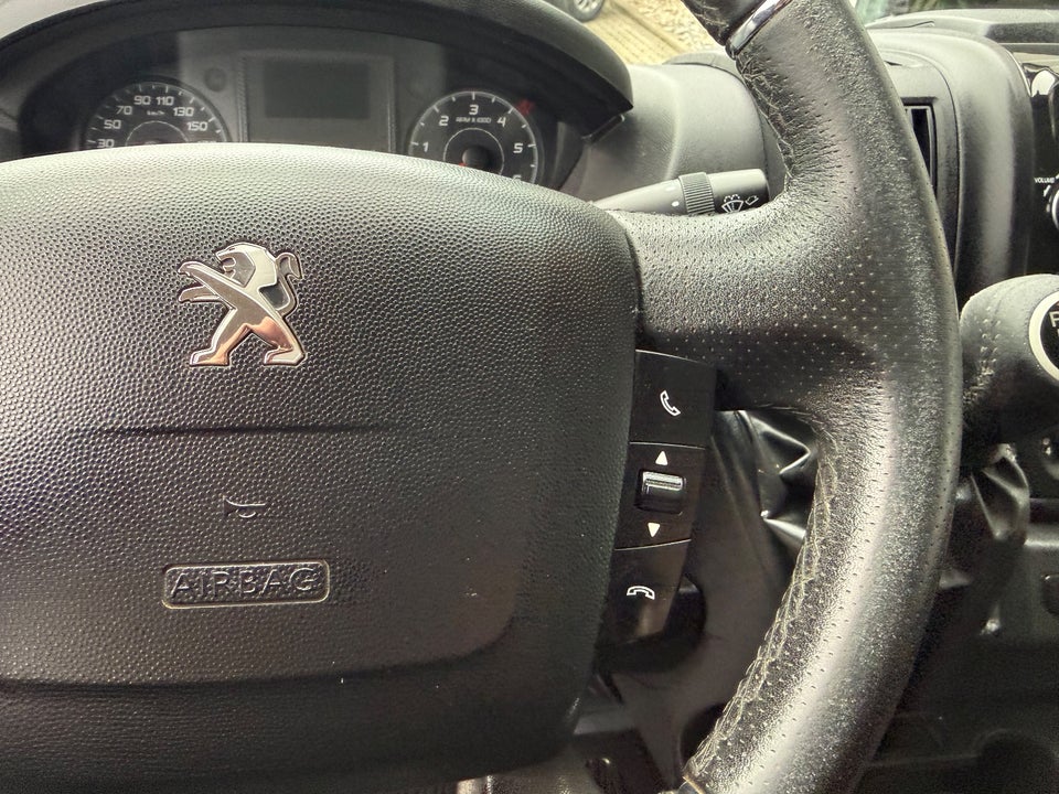 Peugeot Boxer 333 2,2 BlueHDi 140 L2H2 Premium