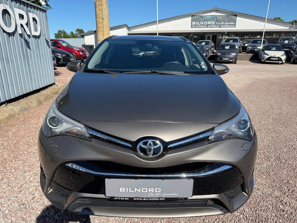 Toyota Avensis 1,8 VVT-i T2 Premium Touring Sports 5d