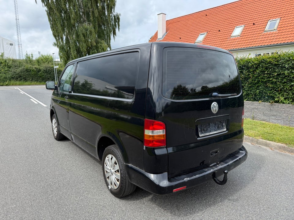 VW Transporter 2,5 TDi 130 kort 5d