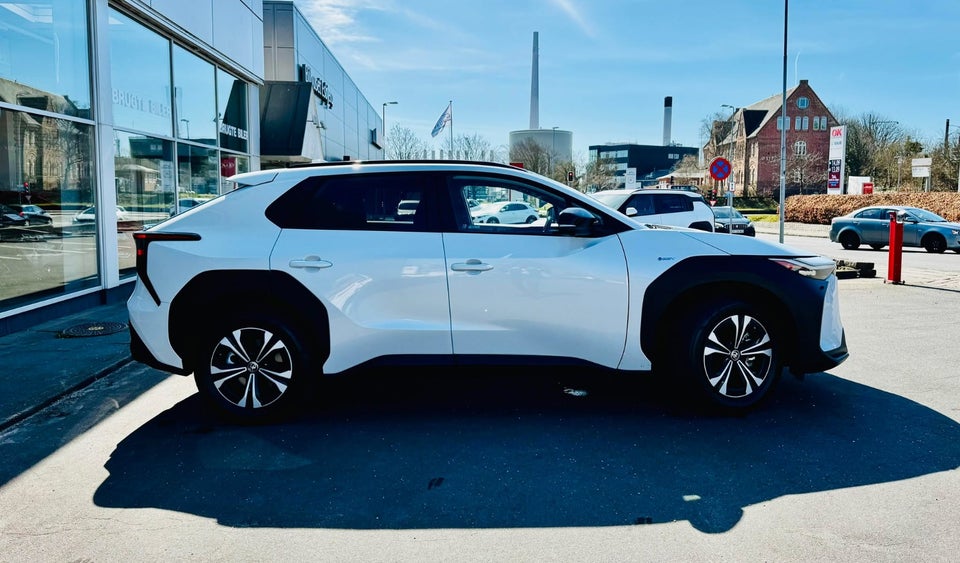 Toyota bZ4X Active 5d