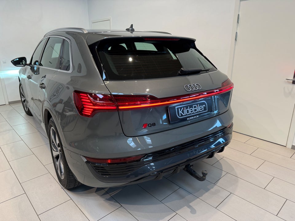 Audi Q8 e-tron 55 Advanced S-line quattro 5d