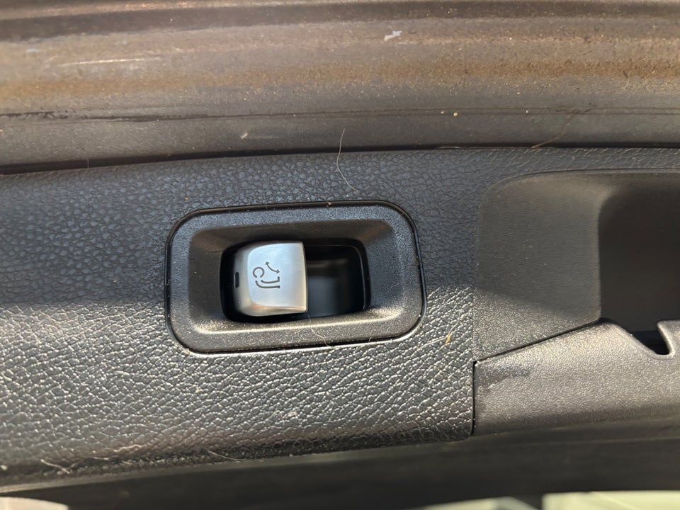 Mercedes E220 d 2,0 AMG Line stc. aut. 5d