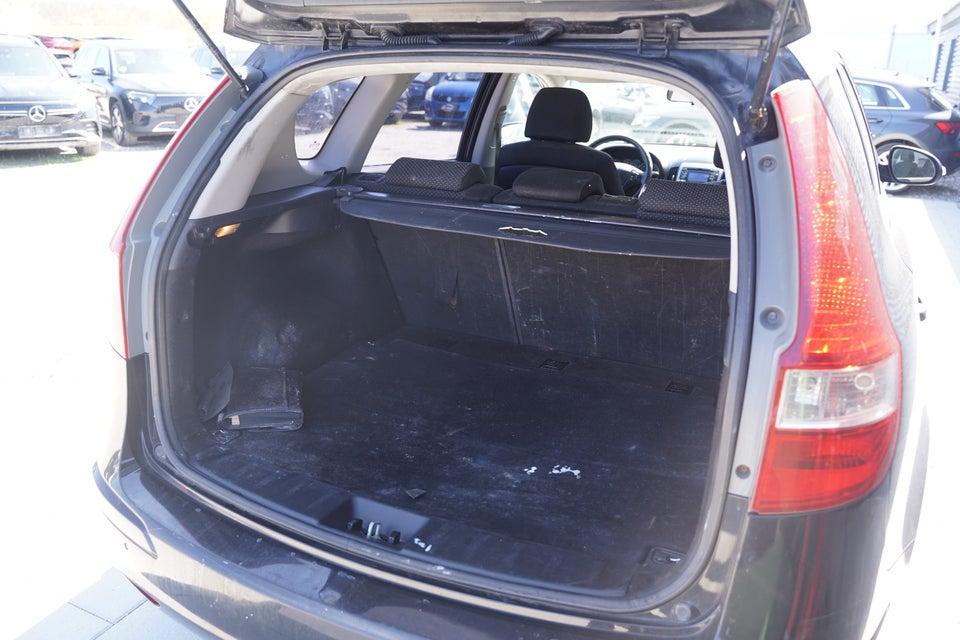 Hyundai i30 1,6 CRDi 90 Classic CW 5d