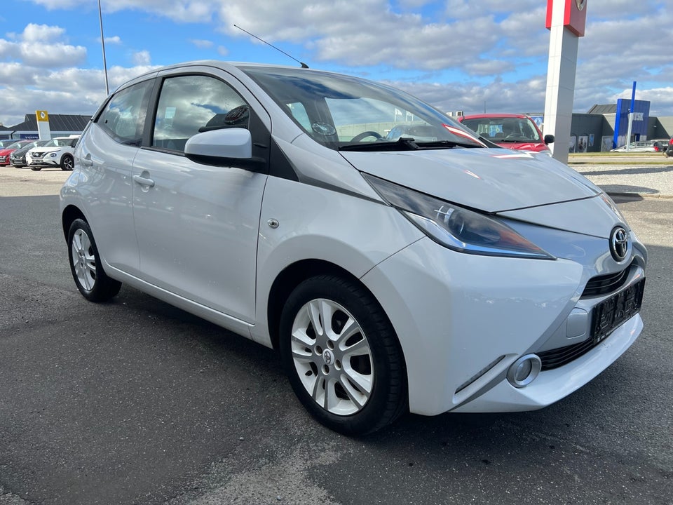 Toyota Aygo 1,0 VVT-i x-play x-touch 5d