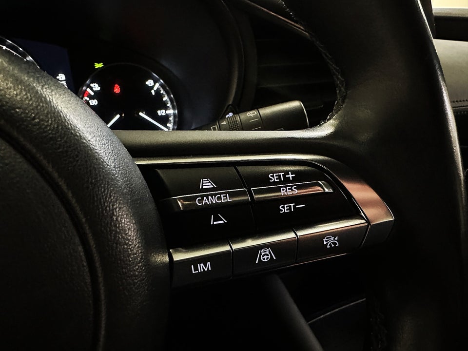 Mazda 3 2,0 SkyActiv-G 122 Cosmo aut. 5d