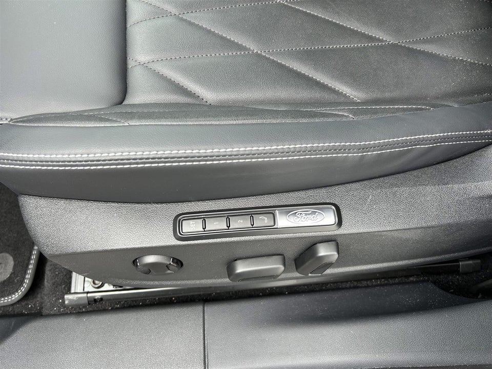 Ford Capri 82 Premium Extended Range 5d