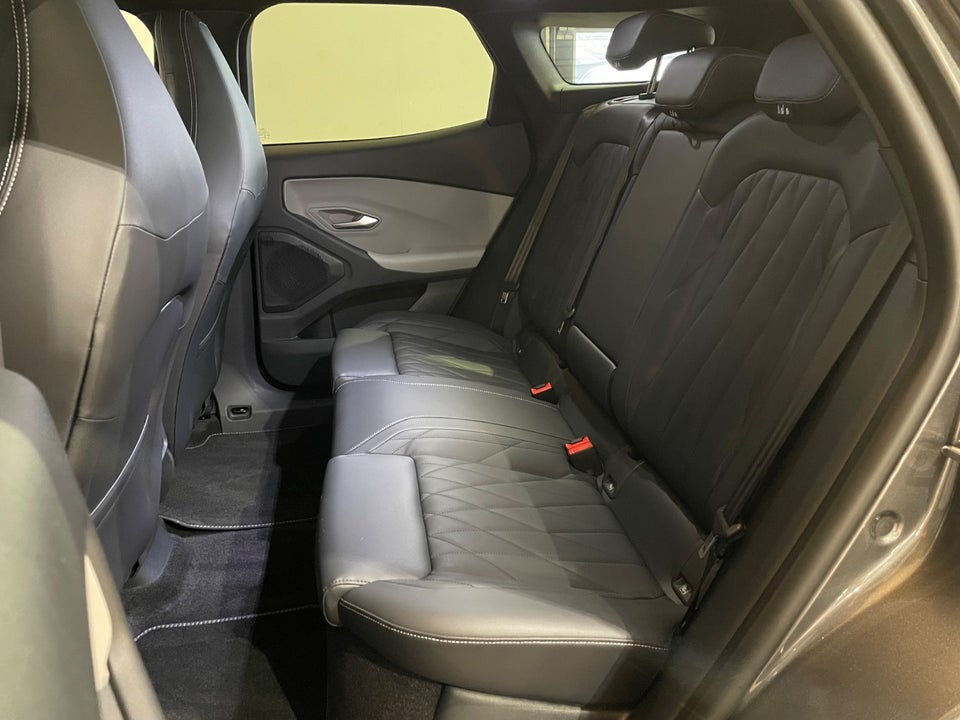 Ford Explorer 82 Premium Extended Range 5d