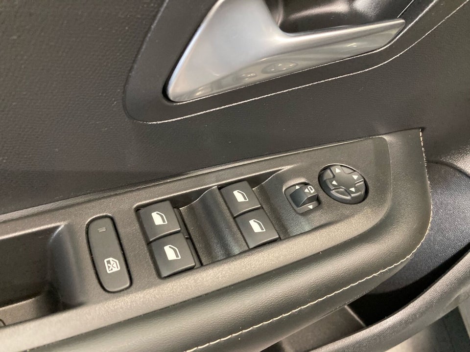 Peugeot 208 1,2 PureTech 100 Allure 5d
