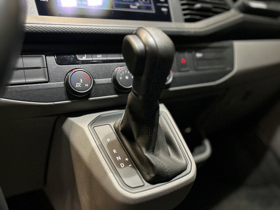 VW Transporter 2,0 TDi 150 Kassevogn lang