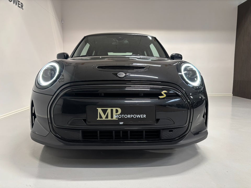 MINI Cooper SE Essential 3d