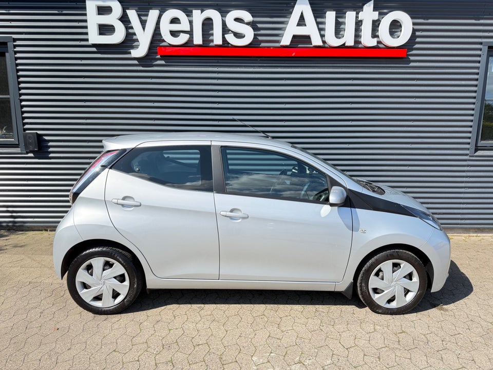 Toyota Aygo 1,0 VVT-i x-play 5d