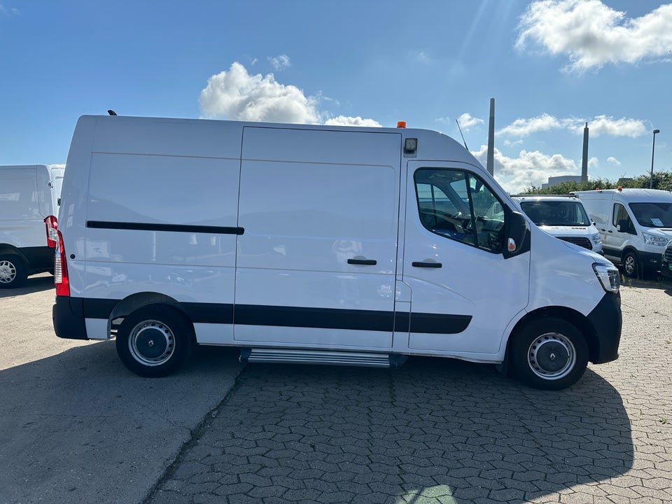 Renault Master IV T33 2,3 dCi 150 L2H2 Kassevogn