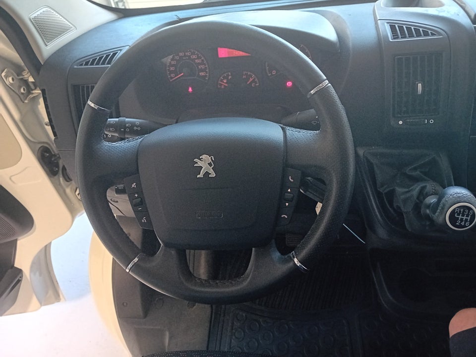 Peugeot Boxer 335 2,2 BlueHDi 140 L3H2 Premium