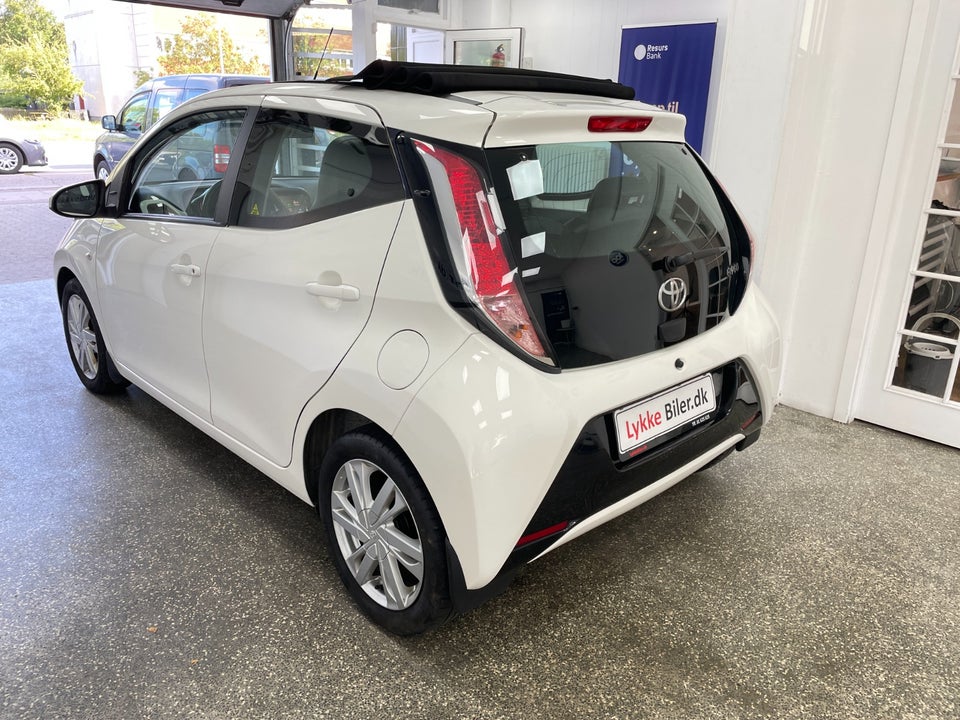 Toyota Aygo 1,0 VVT-i x-wave Sky 5d