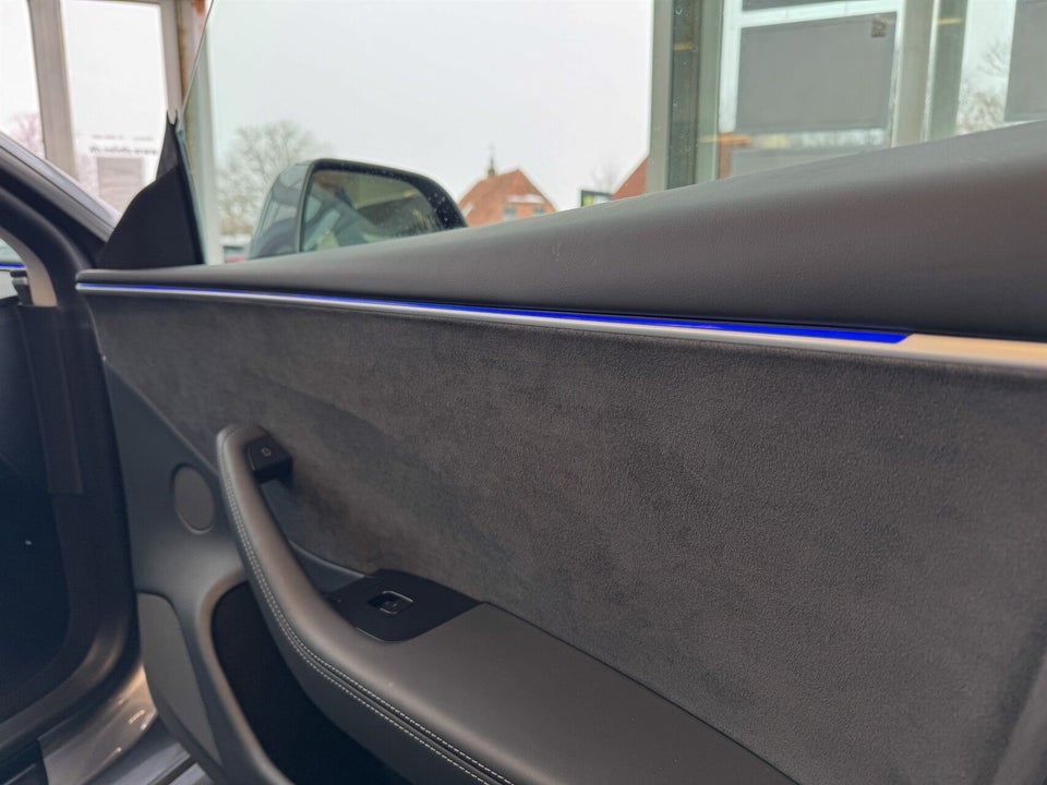 Tesla Model 3 Long Range AWD 4d