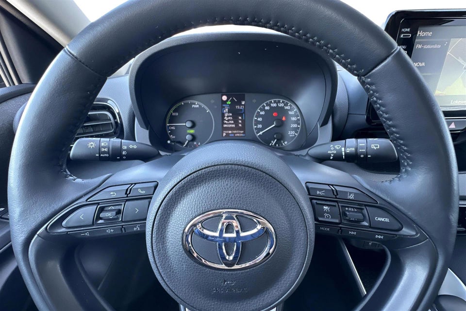 Toyota Yaris 1,5 Hybrid Active Tech Design e-CVT 5d