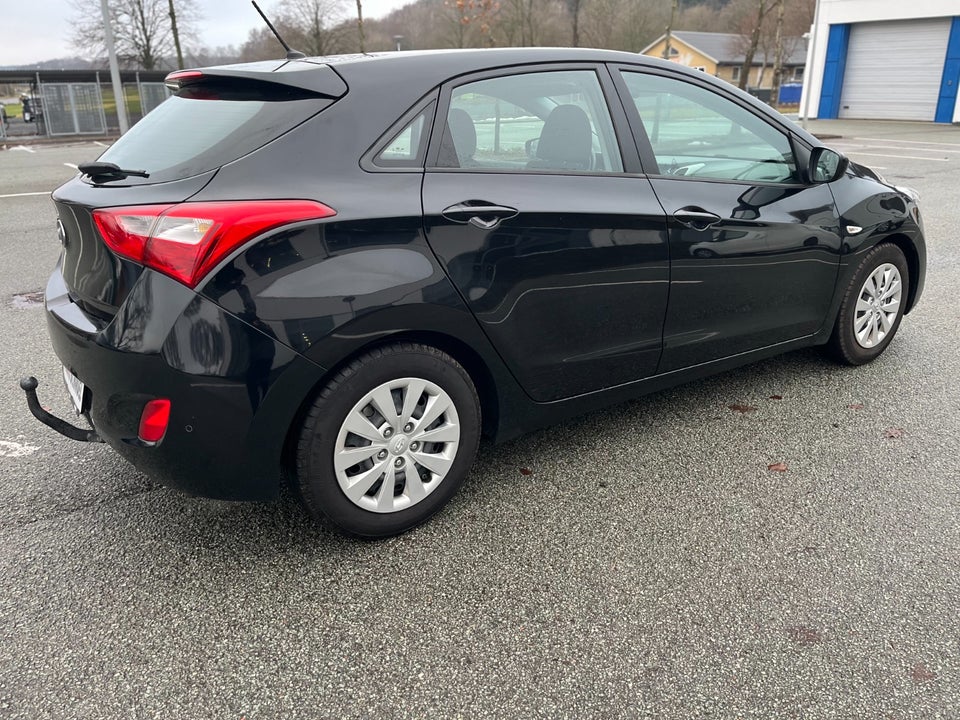 Hyundai i30 1,6 GDi Style Eco 5d